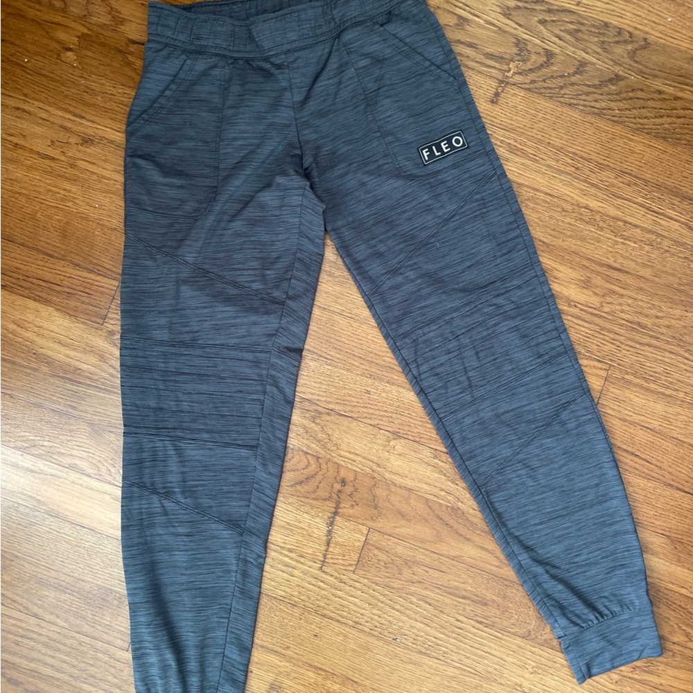Women’s medium fleo joggers